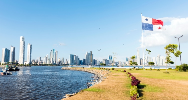 Panama Valueables Cómo gana dinero Panamá - Q Wealth Report
